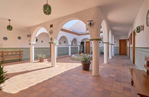 Motril House | 400 m² House ∙ 8 bedrooms ∙ 26 guests