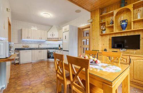 Cenes de la Vega House | 500 m² House ∙ 4 bedrooms ∙ 10 guests