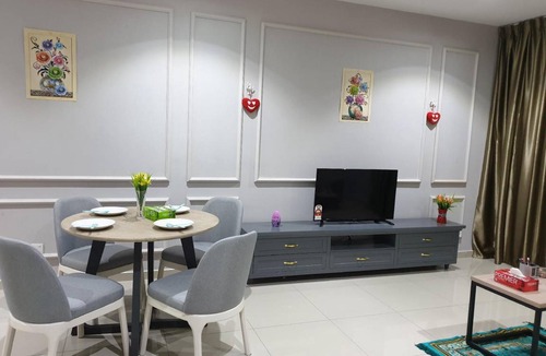 Shah Alam House | 716 m² House ∙ 2 bedrooms ∙ 8 guests