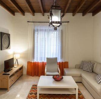 Central District Apartment | 87 m² Apartment ∙ 2 bedrooms ∙ 5 guests