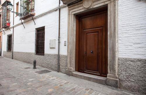 Central District Apartment | 87 m² Apartment ∙ 2 bedrooms ∙ 5 guests