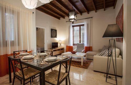 Central District Apartment | 87 m² Apartment ∙ 2 bedrooms ∙ 5 guests