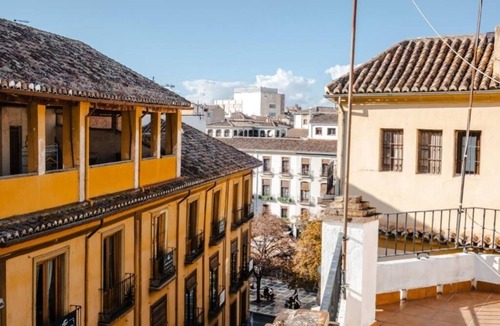 Central District Apartment | Alhambra Centro Apartment