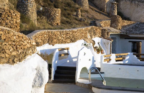 Los Balcones Cottage | Almendro Cave in Balcones de Piedad Complex, Guadix. Pomegranate. For 4 people.