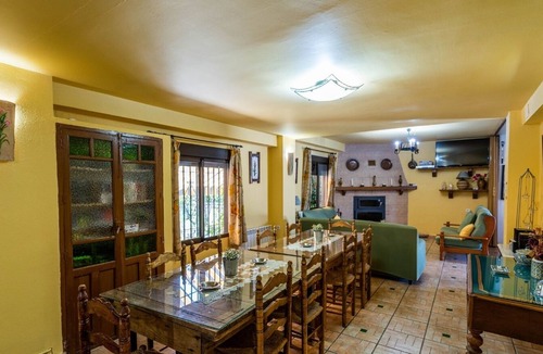 Pinos Puente Villa | Alojamiento Rural Torre Hueca Pinos Puente by Ruralidays