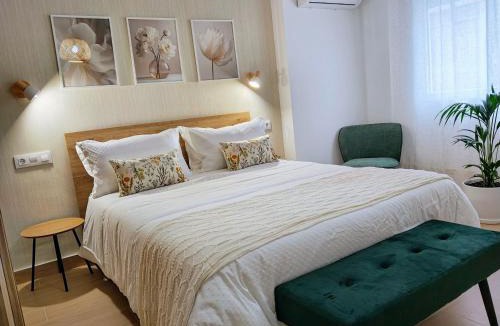Camino de Ronda Apartment | Alojamientos Cayetino, parking gratuito