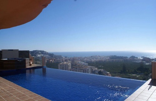 Almunecar Villa | Amazing home,infinity pool,outdoor jacuzzi,indoor and outdoor cinema,very sunny.
