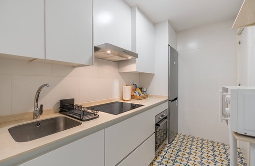 Figares Apartment | Apartment 'Granada Garaje Gratis' with Wi-Fi and Air Conditioning
