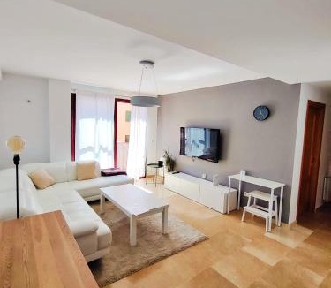 Figares Apartment | Apartamento, piscina y parking Granada Tico Medina