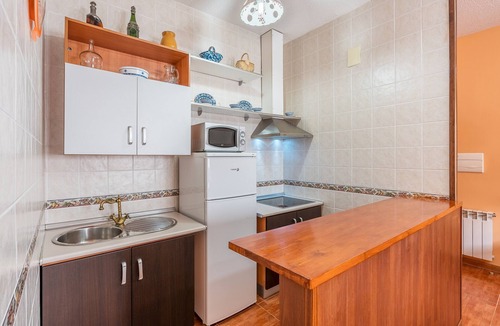 Guejar Sierra Apartment | Apartment 'Apartamento De 2 A 4 Personas' with Balcony and Wi-Fi