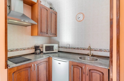 Guejar Sierra Apartment | Apartment 'Apartamento De 1 A 2 Personas' with Balcony and Wi-Fi