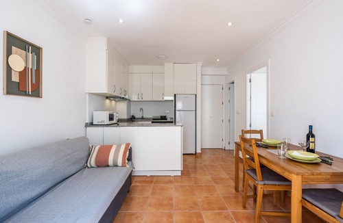 La Herradura Apartment | Apartment 'Apartamento Las Tejas' with Sea View, Shared Terrace and Wi-Fi