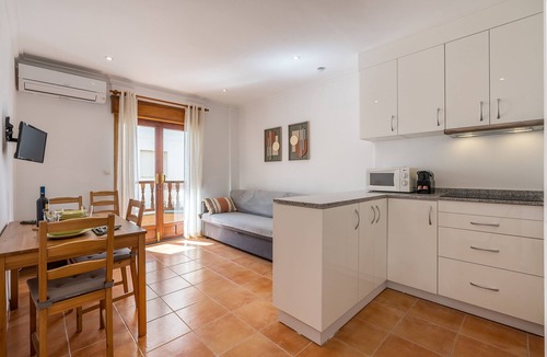 La Herradura Apartment | Apartment 'Apartamento Las Tejas' with Sea View, Shared Terrace and Wi-Fi