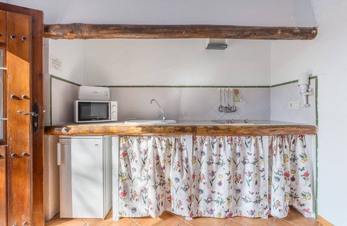 La Zubia Apartment | Apartment 'Apartamento La Cuadra' with Mountain Views, Shared Pool and Wi-Fi
