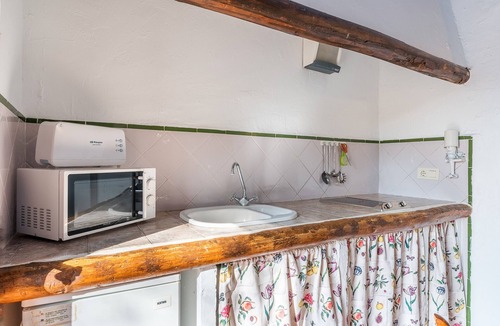 La Zubia Apartment | Apartment 'Apartamento La Cuadra' with Mountain Views, Shared Pool and Wi-Fi