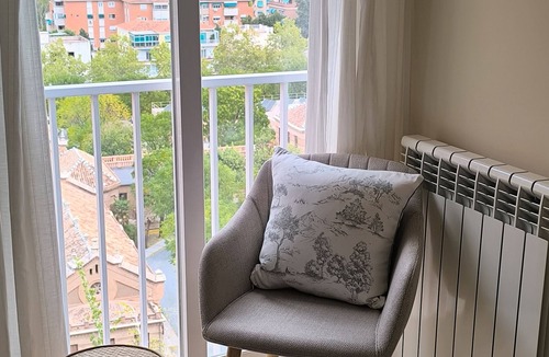 Cervantes Apartment | Apartment 'Apartamento Góngora Congresos' with Mountain Views, Wi-Fi and Air Conditioning
