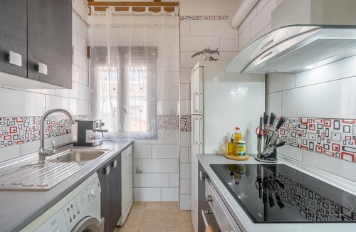Ambroz Apartment | Apartment 'Con Vistas A La Piscina' with Mountain View, Wi-Fi and Air Conditioning