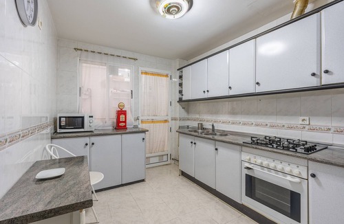 Churriana de la Vega Apartment | Apartment 'Apartamento Centrico En Churriana' with Wi-Fi and Air Conditioning