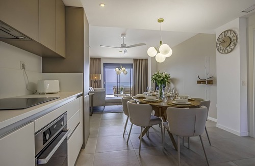 Almunecar Apartment | Apartment 'Icon Marina La Ola' with Sea View, Wi-Fi and Air Conditioning