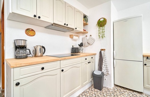 Velilla-Taramay Apartment | Apartment 'Lily' with Sea View, Wi-Fi and Air Conditioning