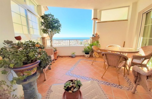 La Herradura Apartment | Apartment "Oasis" Near the Beach with Sea View, Pool, Wi-Fi & Terrace