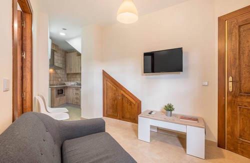 Guadix House | Apartment 'Peñaflor' with Balcony, Wi-Fi and Air Conditioning