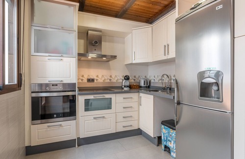 Illora Apartment | Apartment 'Planta Alta' with Private Terrace and Air Conditioning