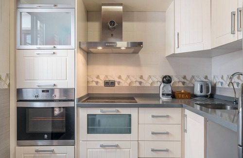 Illora Apartment | Apartment 'Planta Alta' with Private Terrace and Air Conditioning