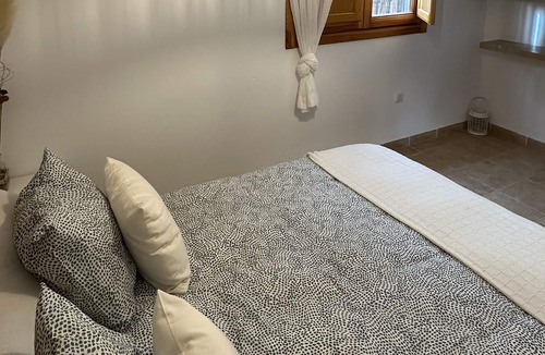 Picena Apartment | Apartment "Puerta de Alpujarra" with Mountain View, Balcony & Wi-Fi