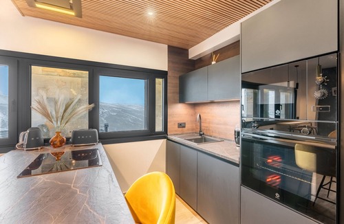 Pradollano Apartment | Apartment 'Siroko Suite 32C' with Mountain View and Wi-Fi
