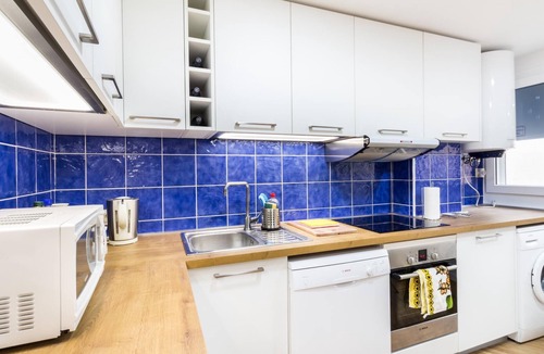 Granada City Center Apartment | Apto Paseo del Salón. Central penthouse with a large terrace.