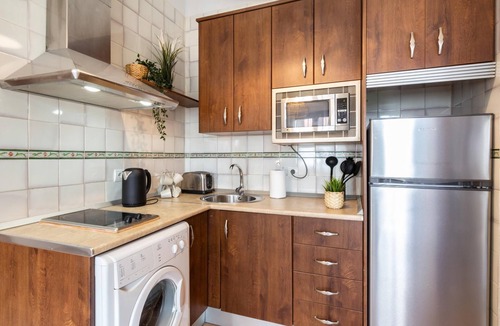 San Ildefonso Apartment | Apto Real Bajo Cartuja. Apartment with private patio and Wi-Fi.