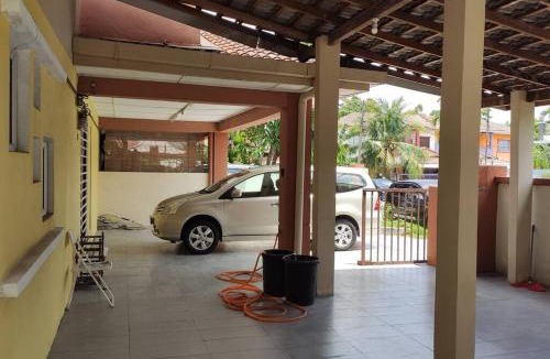 Kota Perdana House | Balinese Villa at Seri Kembangan12 to15 pax