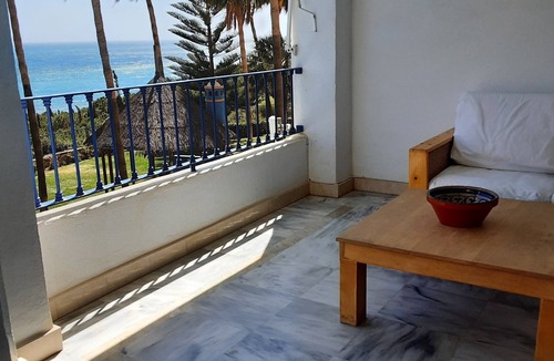 Velilla-Taramay Apartment | Beachfront apartment, swimming pool with salt water, gardens 2 min walk to the beach.