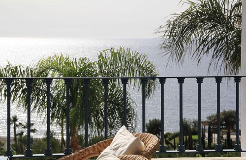 Velilla-Taramay Apartment | Beachfront apartment, swimming pool with salt water, gardens 2 min walk to the beach.