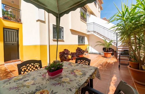 Ambroz House | Beautiful house in Granada just 10min from the center + (PARKING IN THE CENTER) + WIFI