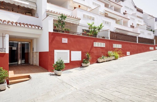 Velez de Benaudalla Apartment | Beautiful vacation apartment with private terrace