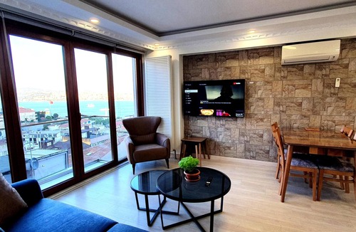 Gumussuyu Mahallesi Apartment | Breathtaking Bosphorus View Apartment in Cihangir