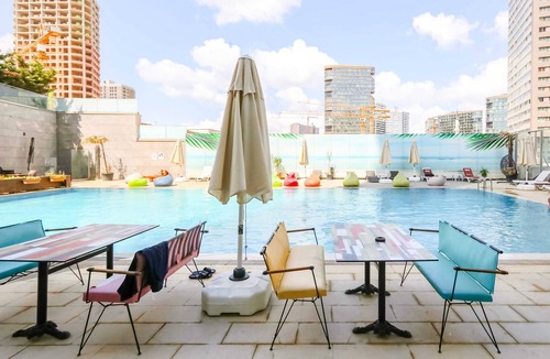Kadikoy Apartment | Business-Friendly Residence with Pool in Fikirtepe