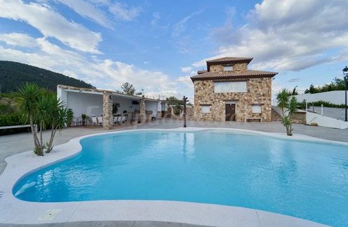 Illora Cottage | Cabin ∙ 9 bedrooms ∙ 21 guests