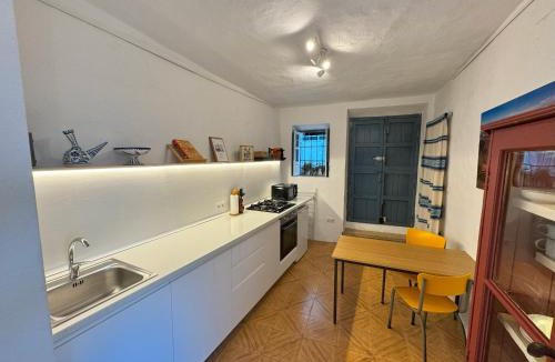 Polopos Apartment | Casa 3 Apartment and Artist Residence