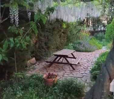 Viznar House | Casa con jardín y aparcamiento en Viznar, junto a Granada