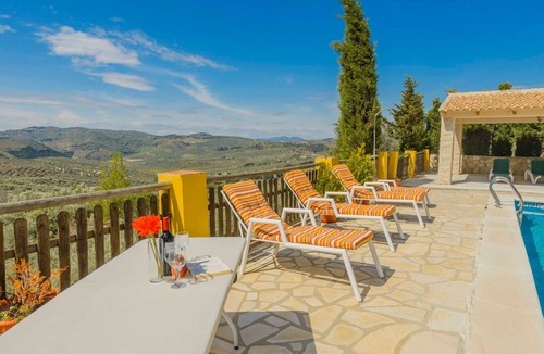 Montefrio Villa | Casas de Paquita - El Establo Montefrío by Ruralidays