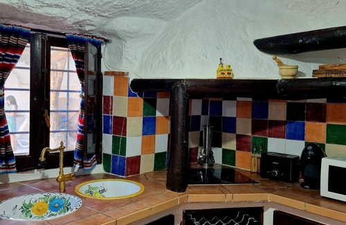 Baza House | Cascamorras Cave House "Capricho andaluz".