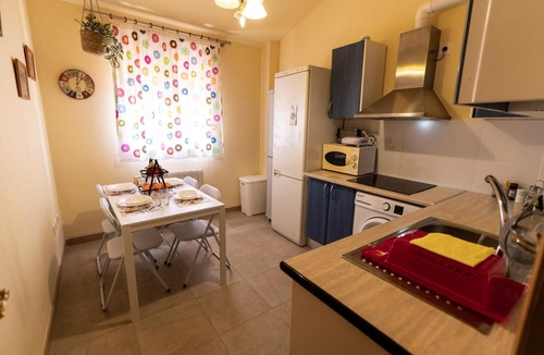 Genil Apartment | 'Central Apartment Granada' with Shared Terrace, Wi-Fi and Air Conditioning