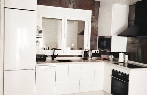 Granada City Center Condo | Central apartment in a quiet area, free parking, wifi, 10minute from cathedral