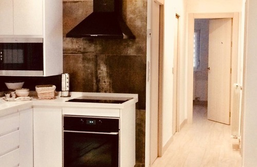 Granada City Center Condo | Central apartment in a quiet area, free parking, wifi, 10minute from cathedral