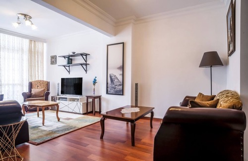 Bakırkoy Apartment | Central Flat w Balcony 1 min to Carousel Mall