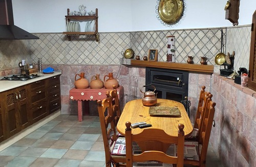 Guadix Ski Chalet | Chalet Cueva de Manuel with Mountain View, Garden & Whirlpool