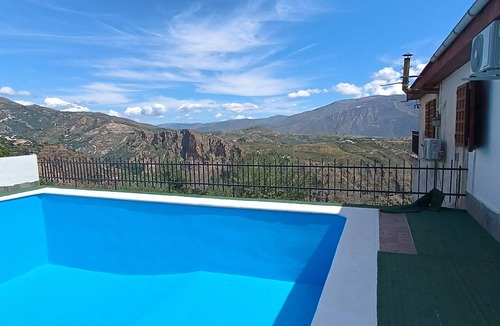 Lanjaron House | Chalet Venta del Aire Cortijo Terrón, ideal for families and groups, capacity 15 people